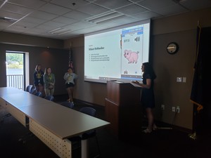 Virtual Piggy group presenting their app